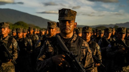 Einer gefährlichsten Orte der Welt – 10.000 Soldaten und Polizisten umstellen Großstadt in El Salvador