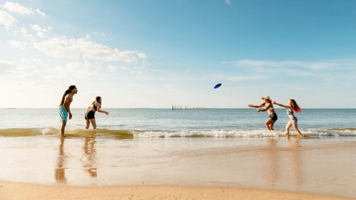 Für Jung und Alt: Dieses Strandspielzeug darf im Urlaub nicht fehlen