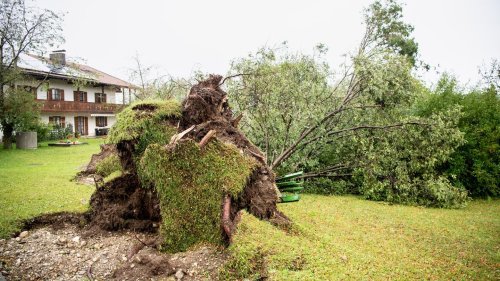 Schäden nach Unwettern im südlichen Oberbayern