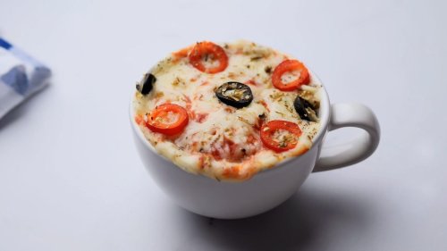 Für den spontanen Hunger: Rezept für eine Tassenpizza in nur einer Minute