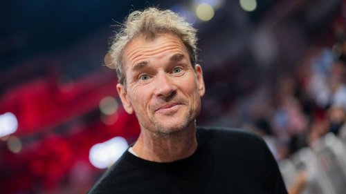 Jens Lehmann fliegt bei Promi-Turnier nach fünf Minuten vom Platz