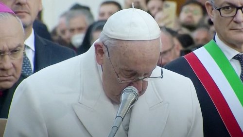 "Ich hätte dir gerne den Dank des Ukrainischen Volkes gebracht": Papst bricht bei Gebet in Tränen aus 