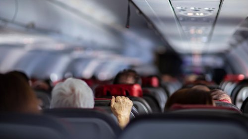 Fluggast verschickt "obszöne" Bilder an alle Passagiere und wird festgenommen