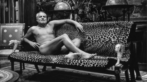Gianni Versace nackt auf dem Leopardenfell: Porträts von Helmut und June Newton