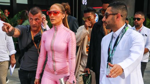 Jennifer Lopez pretty in pink beim Großen Preis von Saudi-Arabien
