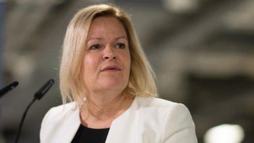 Tödlicher Messerangriff: Täter konnte nicht abgeschoben werden – Innenministerin Faeser will Brokstedt besuchen