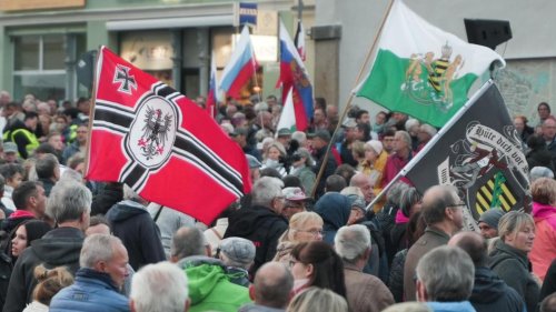 Wie Rechtsextreme und Wutbürger in Ostdeutschland Geflüchtete und Journalisten bedrohen