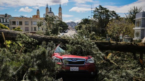Gebrochene Deiche, kein Strom, Tausende auf der Flucht: Extreme Wetterbedingungen halten Kalifornien in Atem 