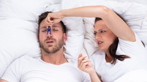 Schnarchen stoppen: Diese Maßnahmen fördern einen ruhigen Schlaf