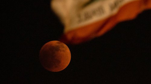 Blutrotes Spektakel: Beeindruckende Bilder von der totalen Mondfinsternis