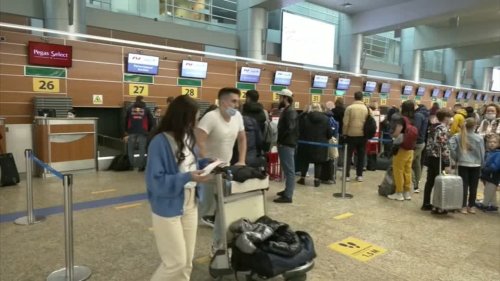 Strand statt Lockdown: Russen fliehen aus Moskau