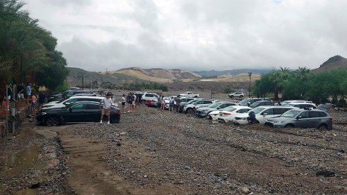 Hunderte Besucher nach Überschwemmungen aus Death Valley evakuiert