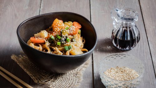 Rezept für eine cremige "Asian Style One Pot Pasta" – gesund und vegan