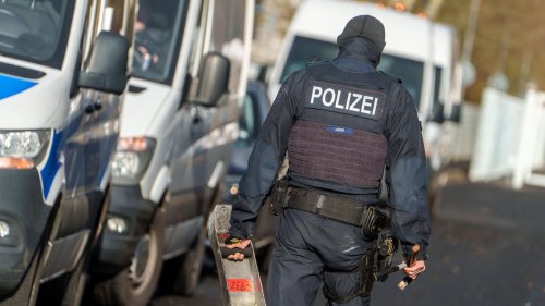Mutmaßlich rechtsextreme Terrorzelle zerschlagen – fünf Verdächtige festgenommen