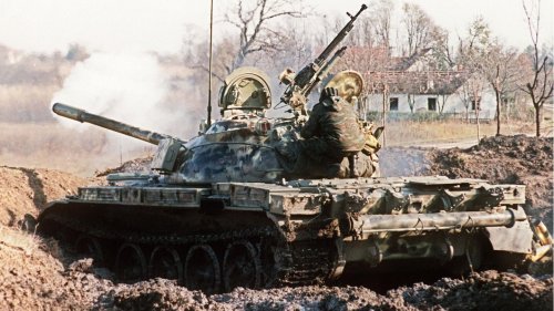 T-54/55 rollen an die Front – so tödlich kann Putins Panzer-Oldie sein