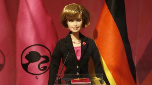 Von Beyoncé bis Angela Merkel: Diese Promis hatten bereits eigene Barbie-Puppen