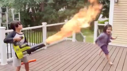 Kanadischer Vater baut "Flammenwerfer" für seine Kinder – die lieben das täuschend echte Spielzeug