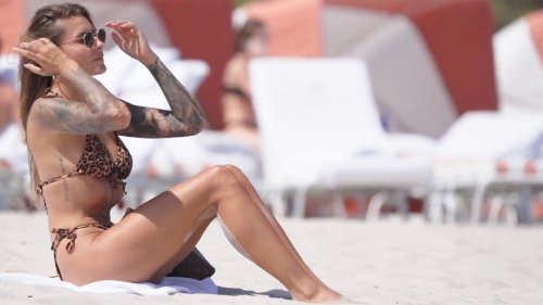 Sophia Thomalla lässt im Leo-Muster die Seele baumeln