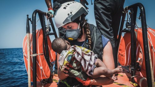 "Wir haben in einem Jahr mehr als 14.000 Menschen aus Seenot gerettet": Wie Helden plötzlich zu Straftätern werden