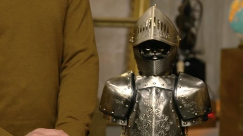 Dieser kleine Ritter ist in Wahrheit eine Minibar