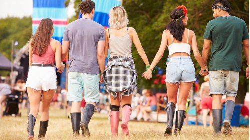Solar-Dusche, Powerbank & Co.: Diese Gadgets sind ein Must-have auf jedem Festival