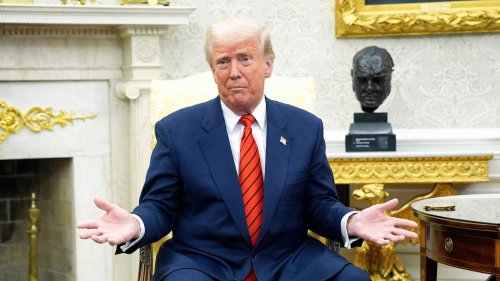 Trump taucht sein Büro in goldenen Protz