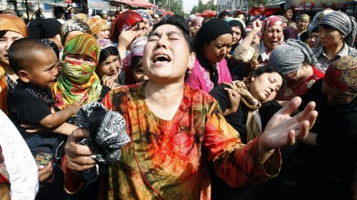 Folter, Schießbefehl und Zwangsterilisierungen: Datenleak offenbart Chinas Verbrechen an Uiguren