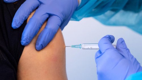 Mann verklagt Biontech auf 150.000 Euro Schmerzensgeld – Richter weisen Impfschadenklage ab