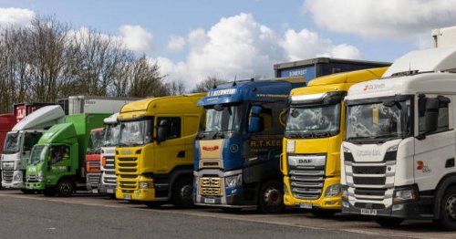 Aldi ups lorry drivers' pay as shortage leaves supermarkets scambling