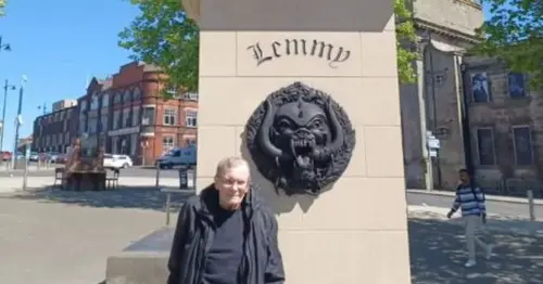 Slash pays Lemmy tribute as Uncle Ian visits Burslem statue