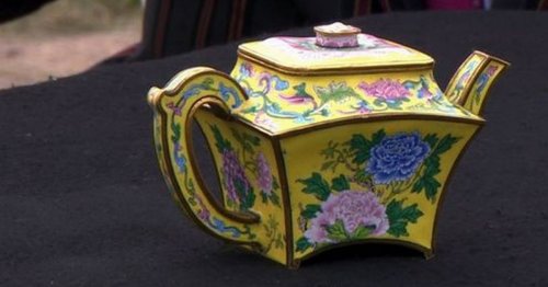 BBC Bargain Hunt stars floored after Staffordshire 'teapot' sells for £400k