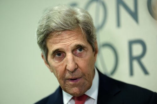 At Davos, Kerry cites progress on China-US climate group