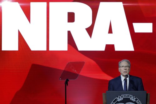 As US mourns shootings, NRA in turmoil but influence remains