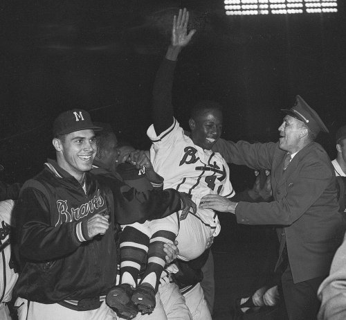 AP PHOTOS: Hank Aaron exceled and inspired