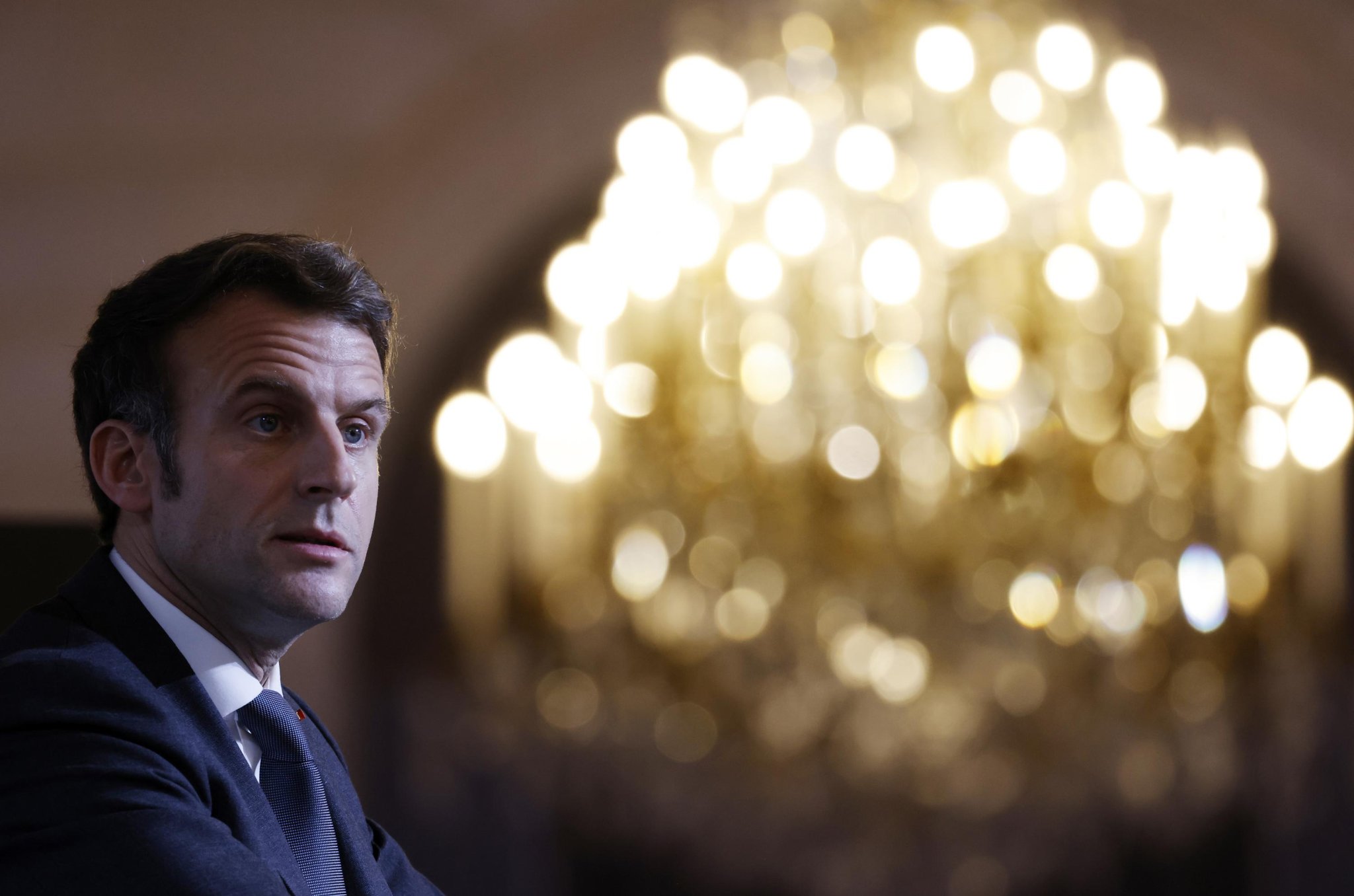 France's Macron takes own path, seeks dialogue with Russia