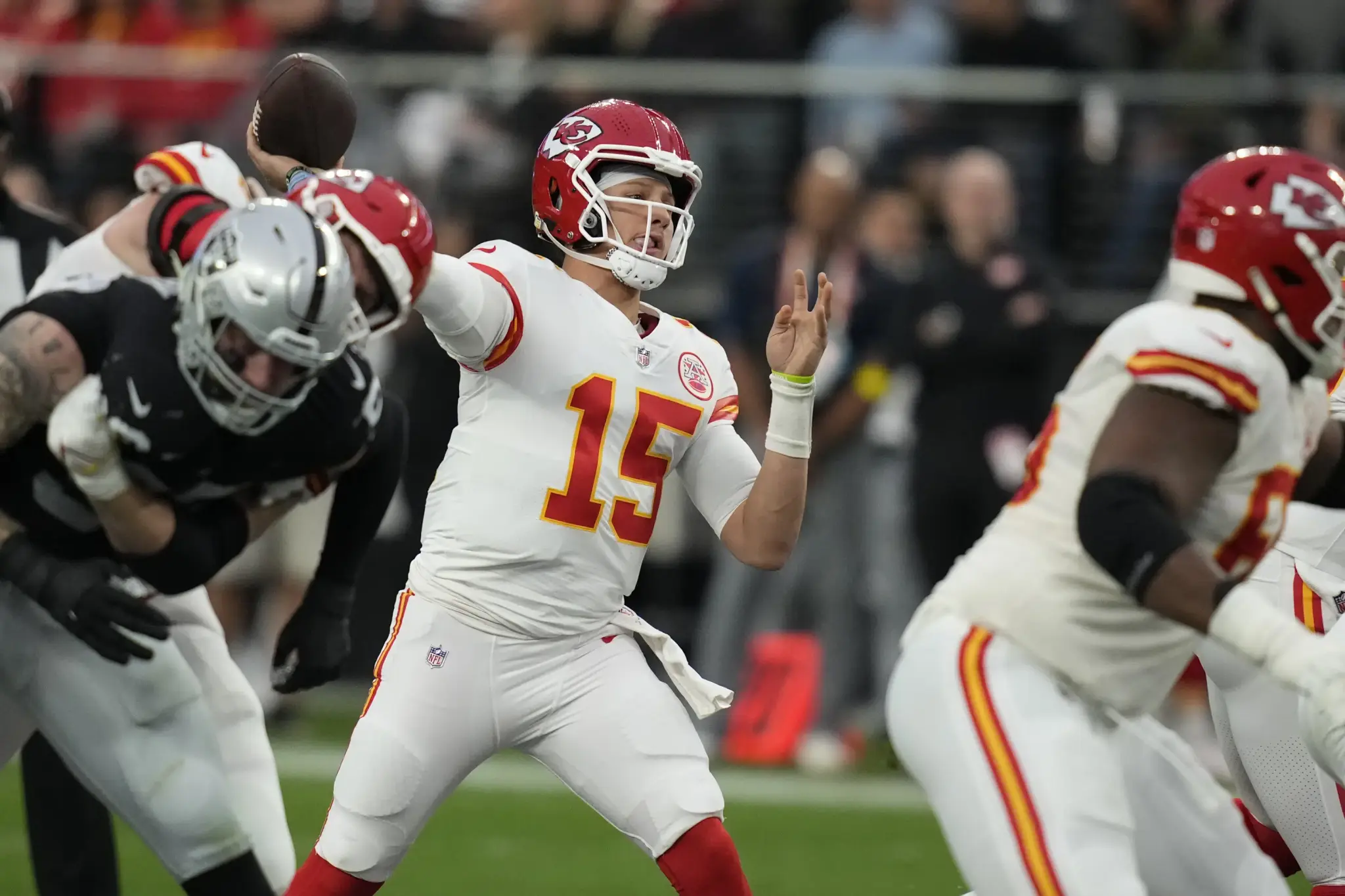 NFL playoffs: Rested Chiefs, Eagles join postseason party