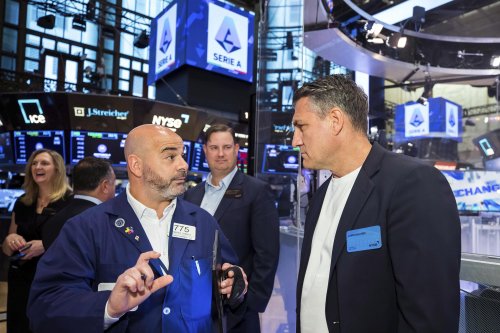 Wall Street points lower as investors hunker down
