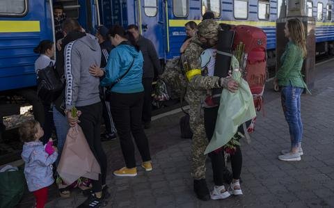Russia takes small cities, aims to widen east Ukraine battle