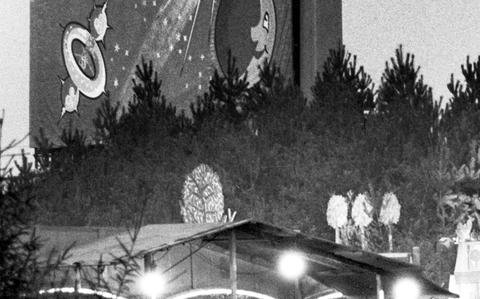 Christmas in East Berlin: The Iron Curtain is no barrier for St. Nick