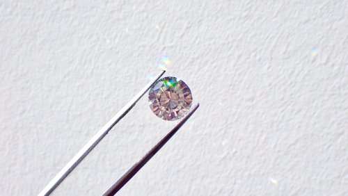 lasers-turn-plastic-into-tiny-diamonds-in-the-blink-of-an-eye-flipboard