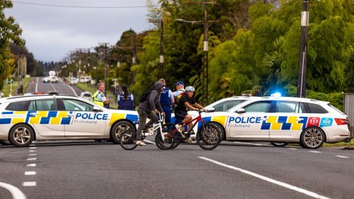 Loud bangs and schools in lock down in Stratford, Taranaki, as police operation continues