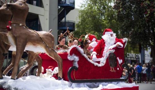 Christmas parade rolls through New Plymouth after Covid-enforced two-year break