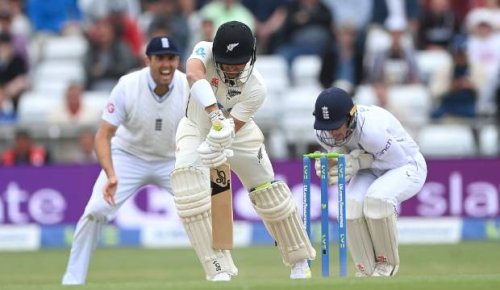 Crazy catch helps England dismiss Black Caps in third test at Headingley
