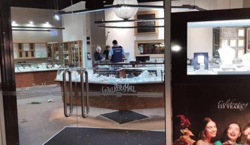 Glass smashed, cabinets looted after North Auckland jewellery store robbery