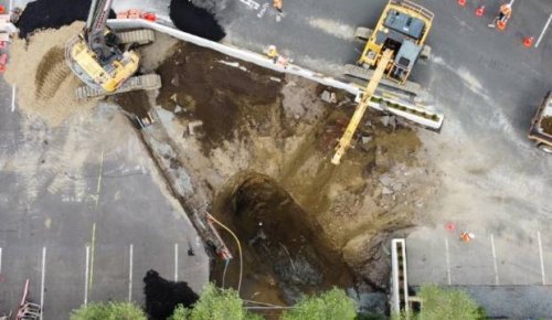 Auckland business owners complained of foul smells, sewage, for months before sewer line collapse