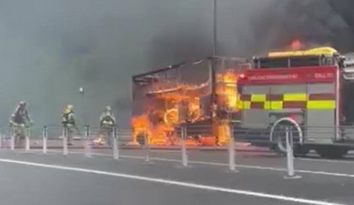 Truck fire on Transmission Gully causes major traffic delays