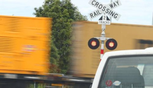 Rail crossing repairs shunt SH1 traffic onto local roads