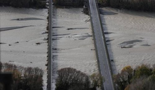 Ashburton bridge to remain closed to heavy vehicles until at least Thursday