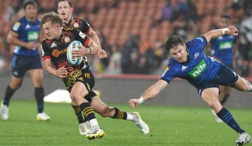 Damian McKenzie outguns Beauden Barrett, stakes claim in All Blacks No 10 battle