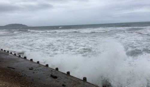 Heavy rain for much of the North Island, big swells heading to Wellington